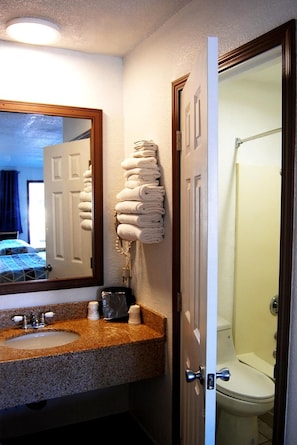 Room, 1 King Bed | Bathroom | Combined shower/bathtub, hair dryer, towels