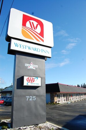 Exterior - Westward Inn (Crescent City)