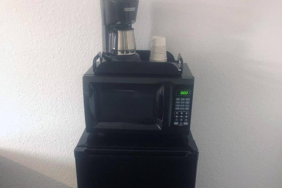 fridge, microwave, coffee/tea maker