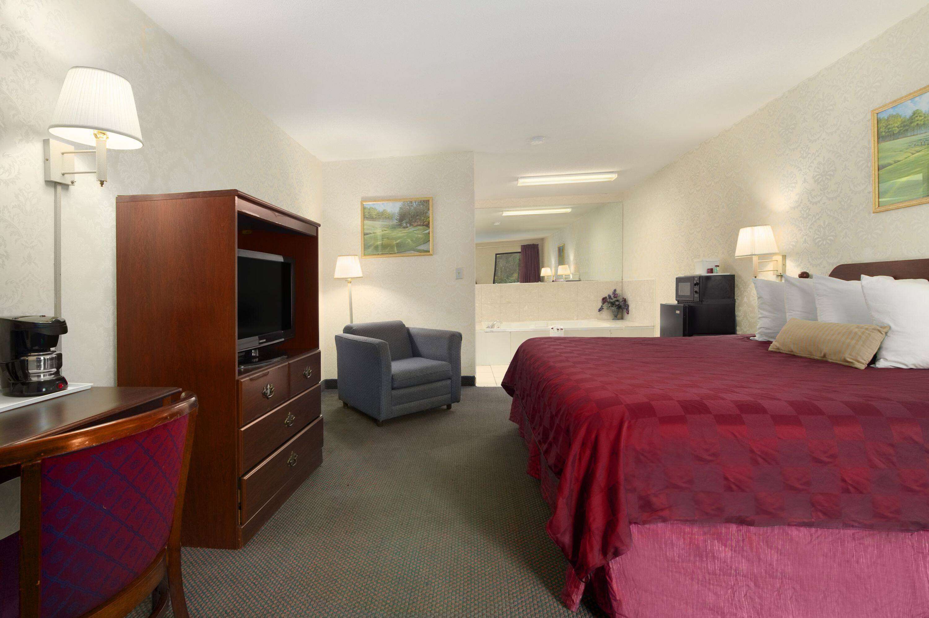 Deluxe Room, 1 King Bed, Non Smoking | In-room safe, desk, iron/ironing board, free cribs/infant beds