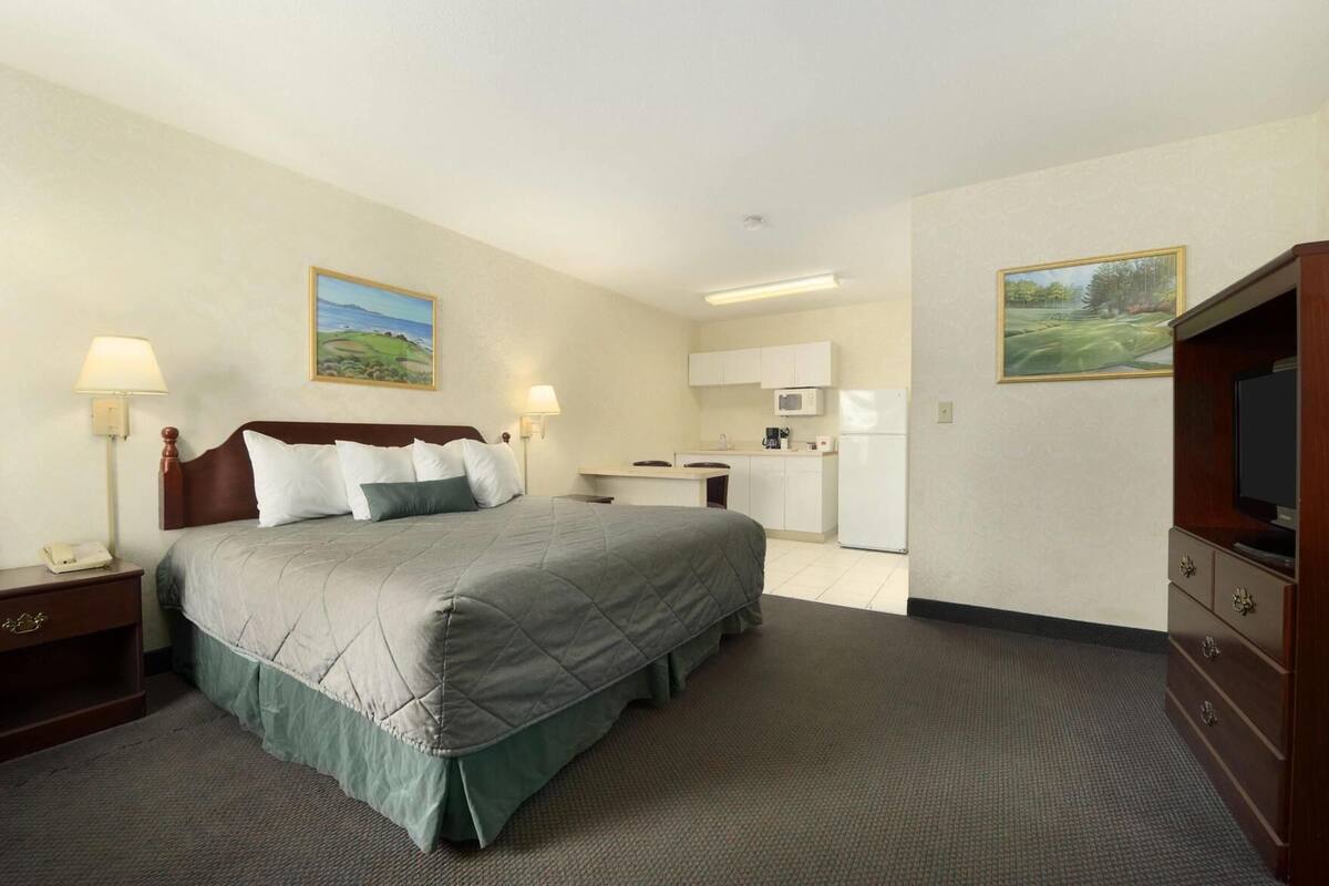 In-room safe, desk, iron/ironing board, cribs (free)