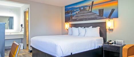 Caixa forta a l'habitació, escriptori i planxa i posts de planxar