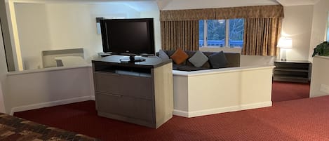 Luxury Studio Suite, 1 King Bed, Non Smoking (Whirlpool) | Living area