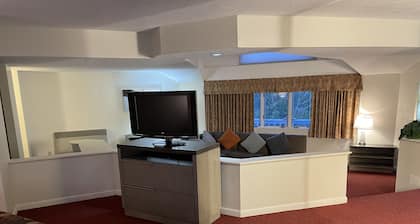 Gold Star Inn & Suites