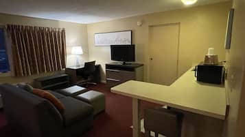 Basic-Studio, 1 King-Bett, Nichtraucher | Schreibtisch, Bügeleisen/Bügelbrett, kostenloses WLAN, Bettwäsche