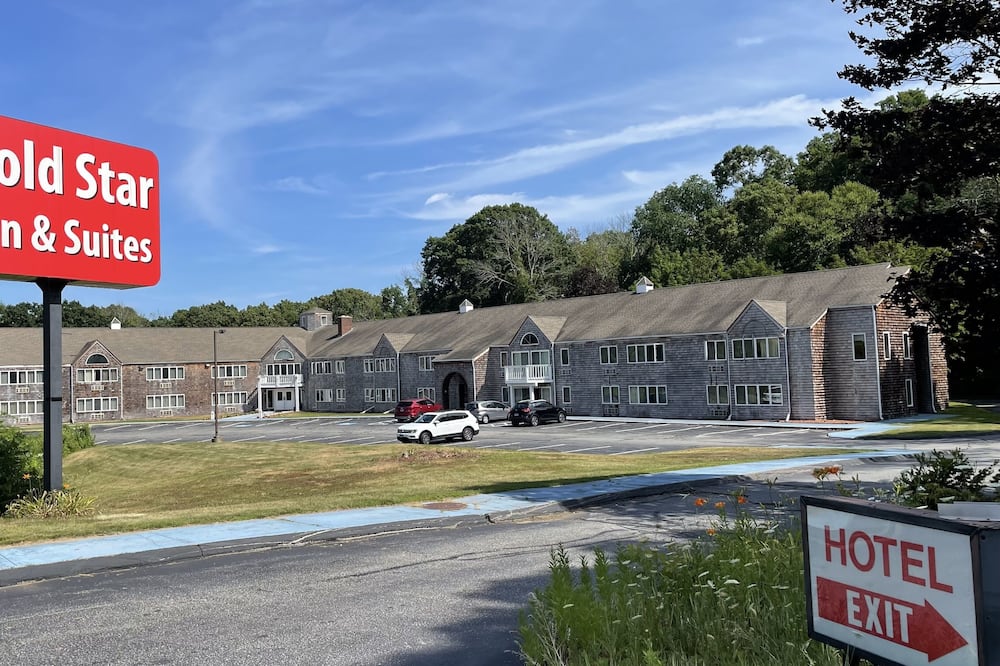 Gold Star Inn & Suites