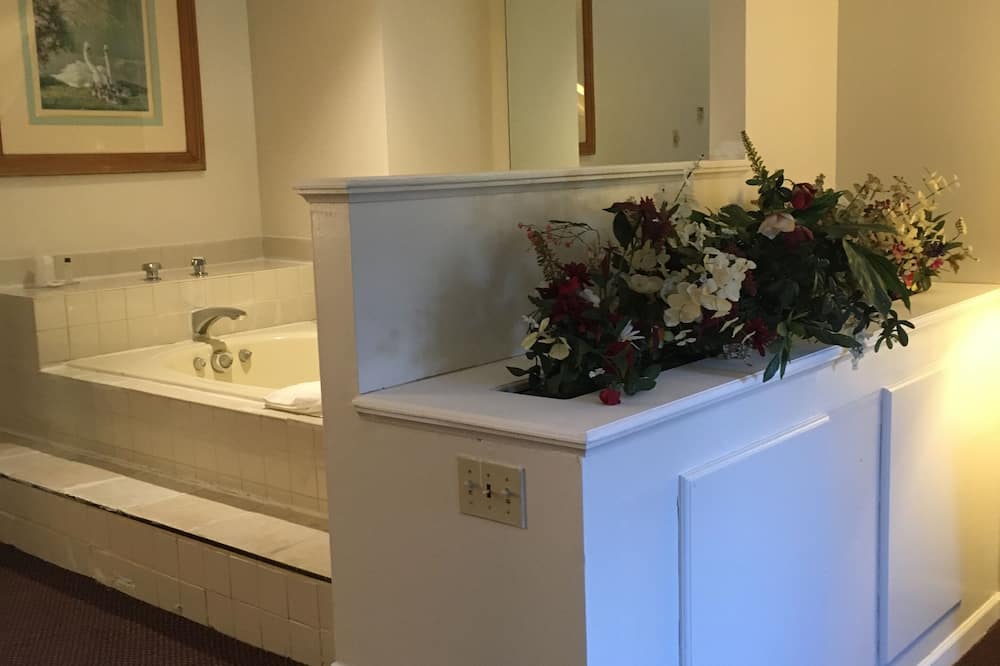 Gold Star Inn & Suites