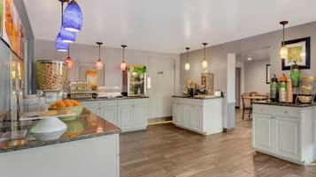 Free daily continental breakfast