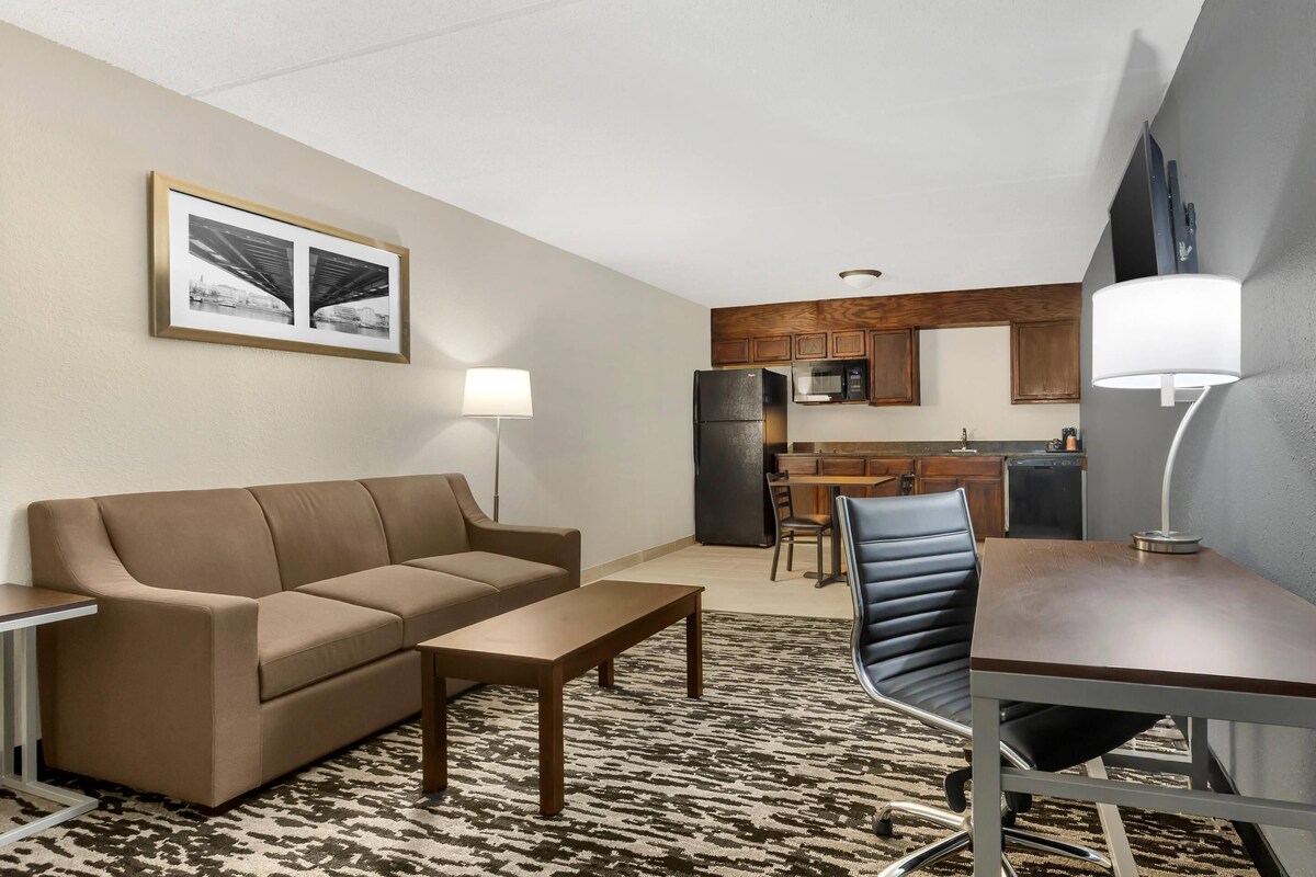 Suite, 2 Queen Beds, Non Smoking | Free WiFi, bed sheets