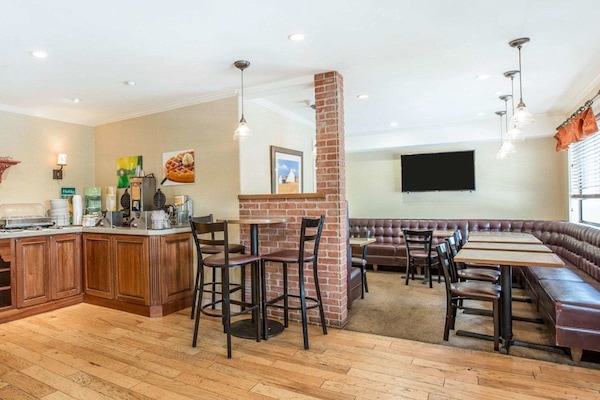 Termasuk sarapan bufet