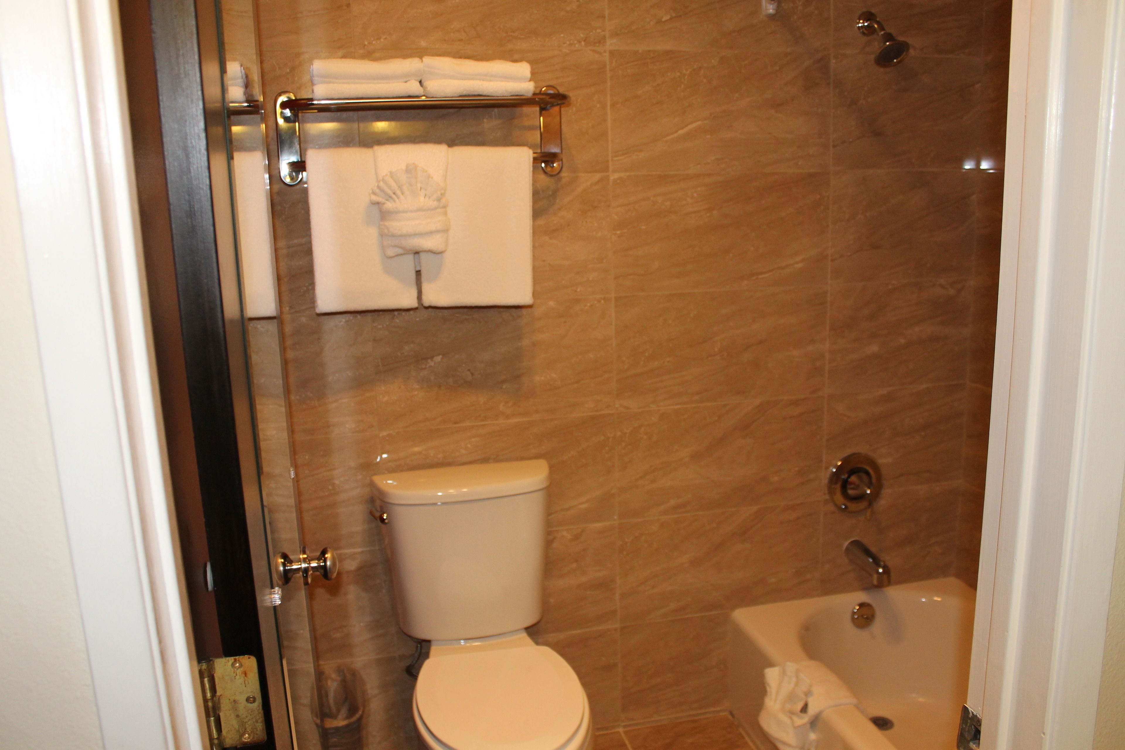 efficiency, room, 1 king bed, non smoking | bathroom | free toiletries, hair dryer, towels, soap