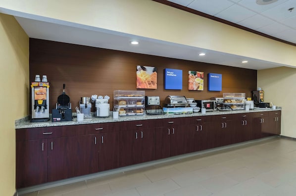 Free daily buffet breakfast - Comfort Inn Randolph - Boston (Randolph)