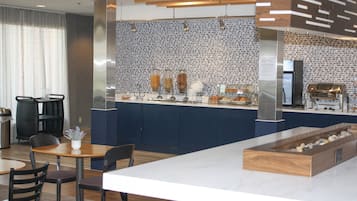 Desayuno buffet todos los días (con cargo)