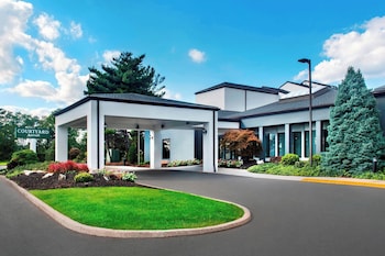 Courtyard by Marriott Newark Liberty International Airport