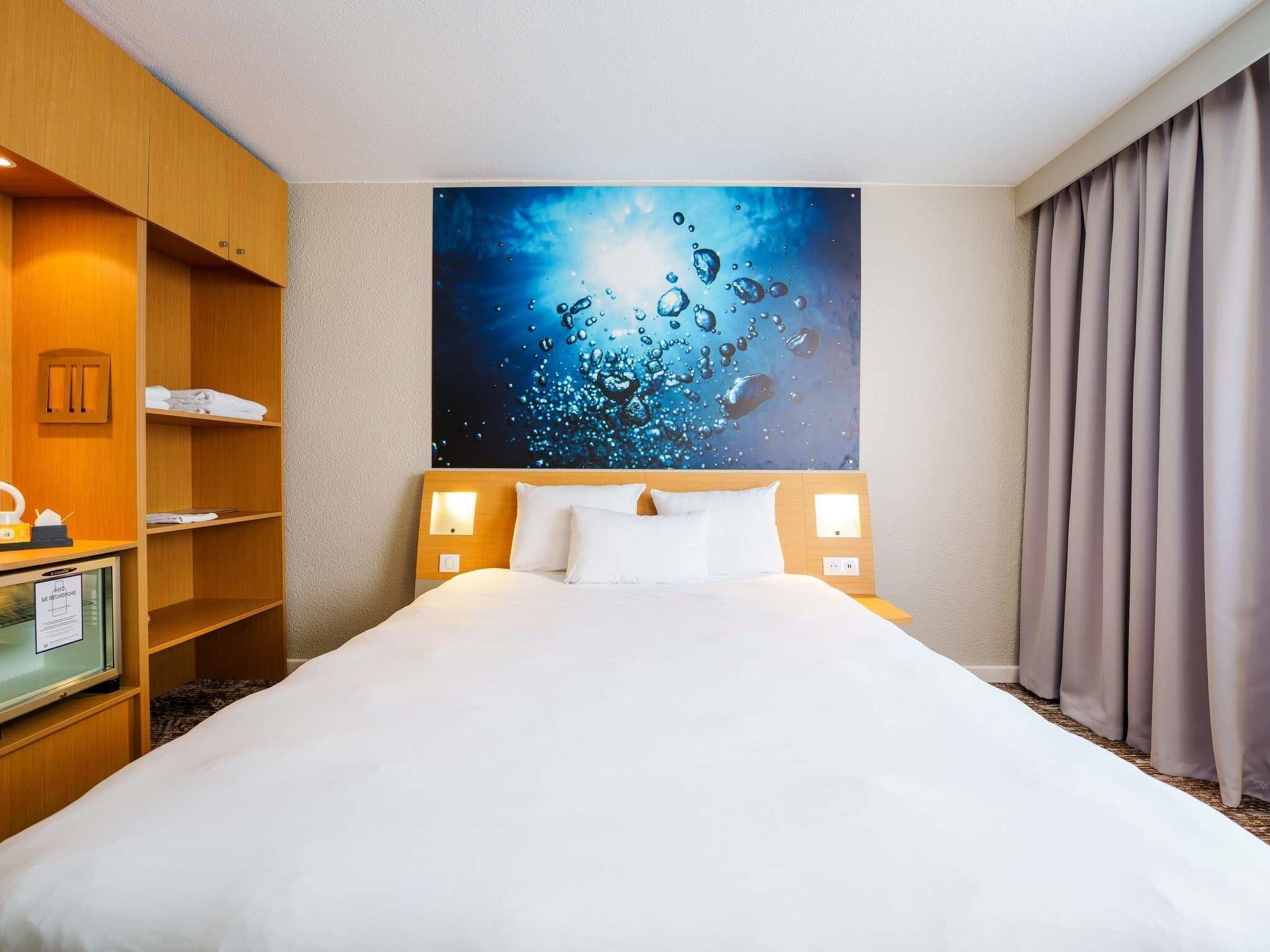 Classic Room, 1 Double Bed | Minibar, in-room safe, desk, blackout drapes