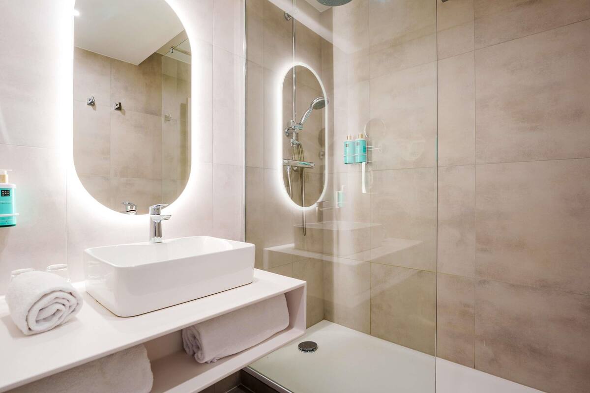 minibar, in-room safe, desk, blackout curtains