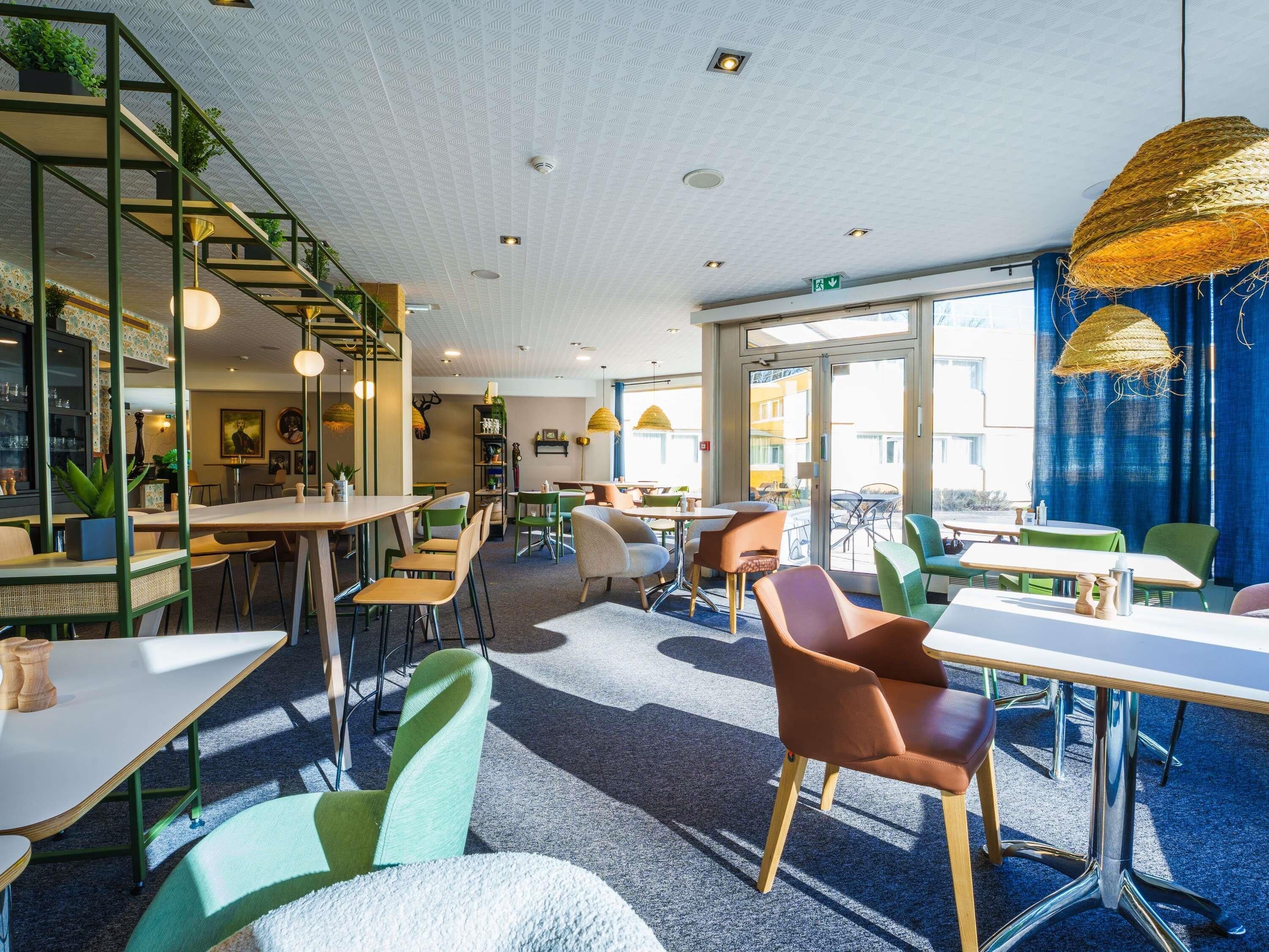 Serveert ontbijt, lunch, Franse gerechten, uitzicht op het zwembad 