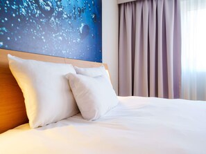 Minibar, két bảo mật tại phòng, bàn, màn/rèm cản sáng 