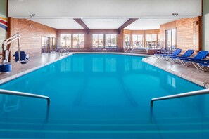 2 piscinas cubiertas, una piscina al aire libre de temporada