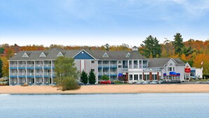 A multi-story hotel with balconies, located near a body of water. - Ramada by Wyndham Mackinaw City Waterfront (Mackinaw City)