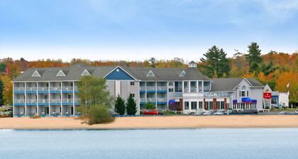 Ramada by Wyndham Mackinaw City Waterfront