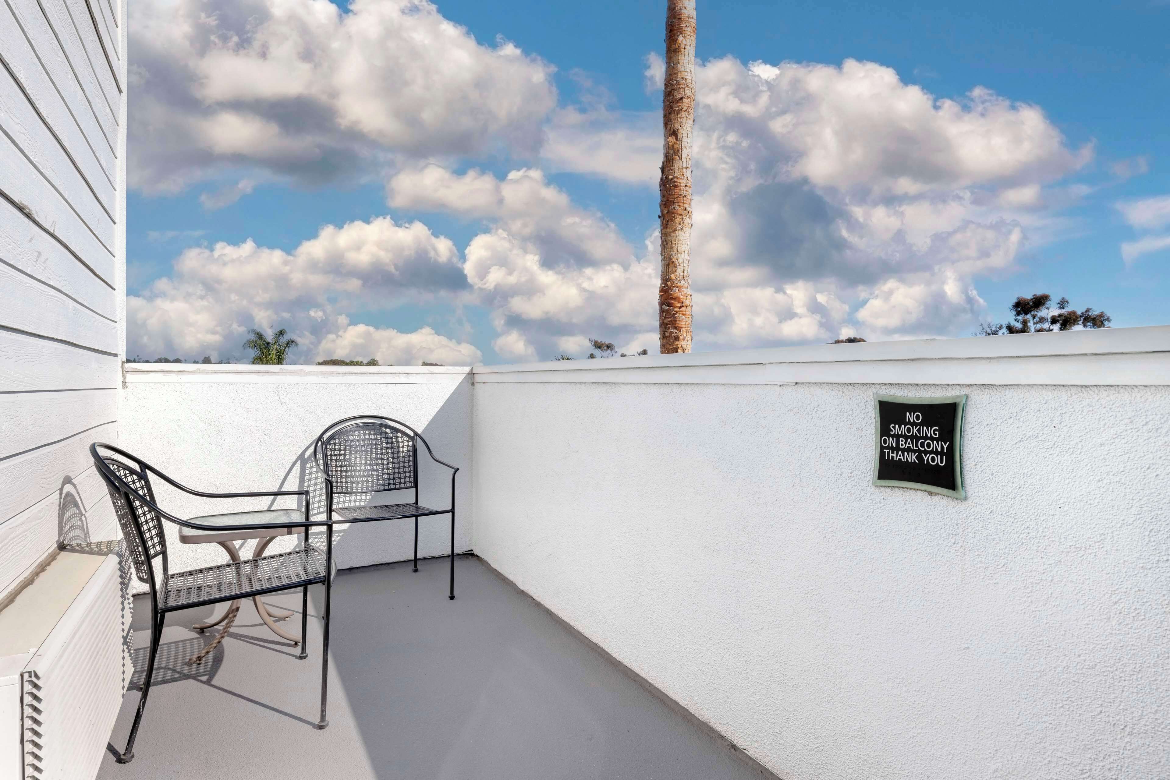 standard room, 1 king bed, accessible, non smoking | 1 bedroom, desk, blackout curtains, iron/ironing board