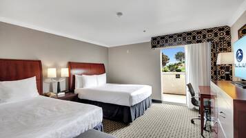 Suite, 2 camas Queen size, para no fumadores, balcón (with Sofabed) | Escritorio, cortinas blackout y tabla de planchar con plancha