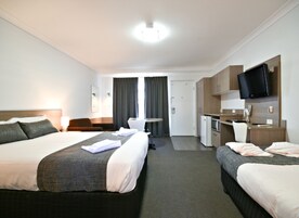 Ropa de cama de alta calidad, escritorio y cortinas blackout 