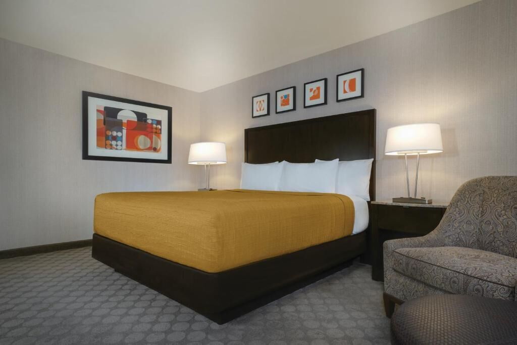 In-room safe, desk, blackout curtains, travel cot