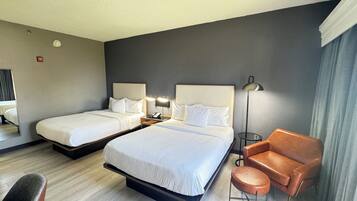 Chambre Standard, 2 grands lits, non-fumeur | Literie hypoallergénique, coffre-fort, fer et planche à repasser