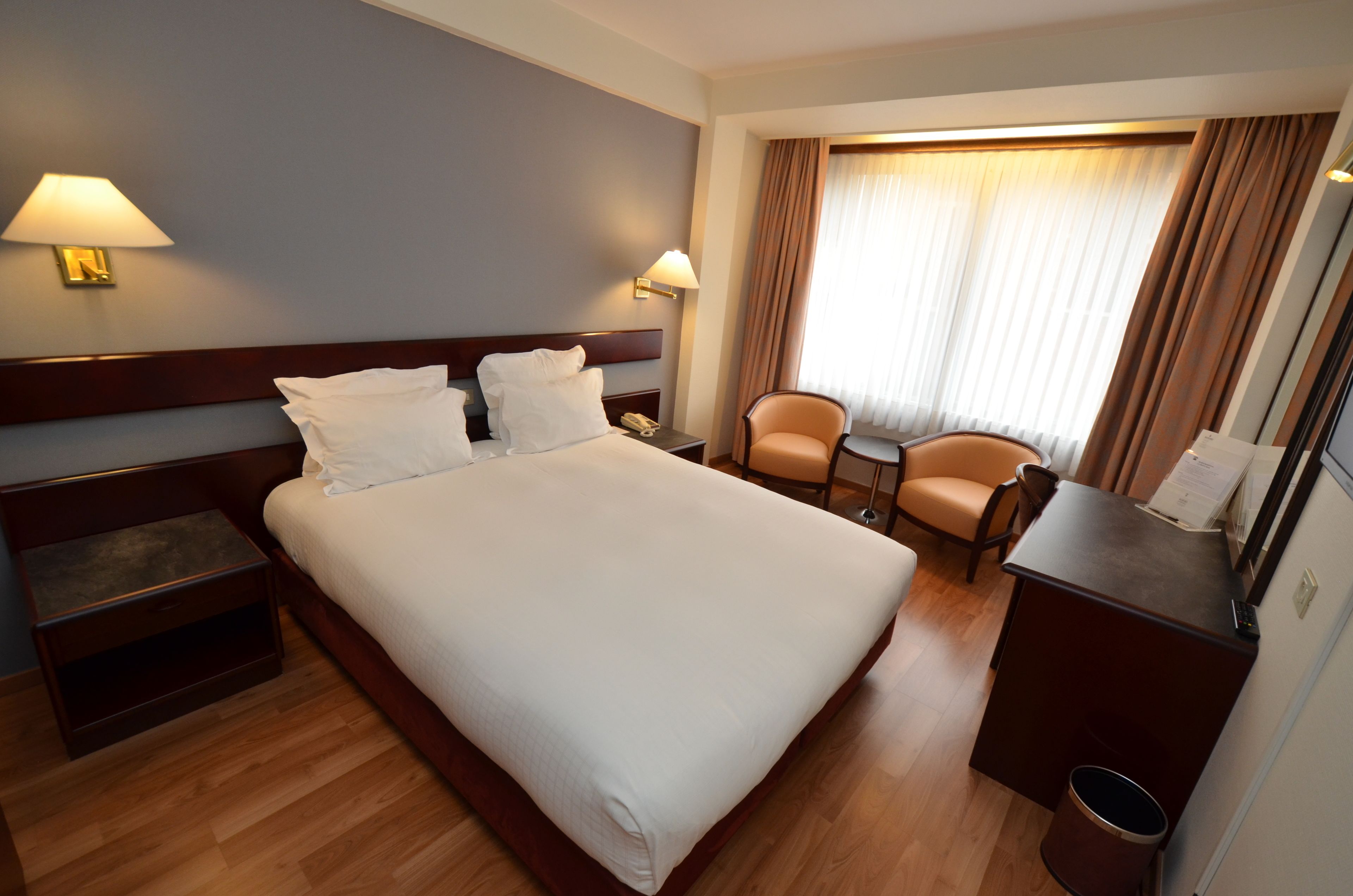 standard double room | 1 bedroom, in-room safe, desk, blackout curtains