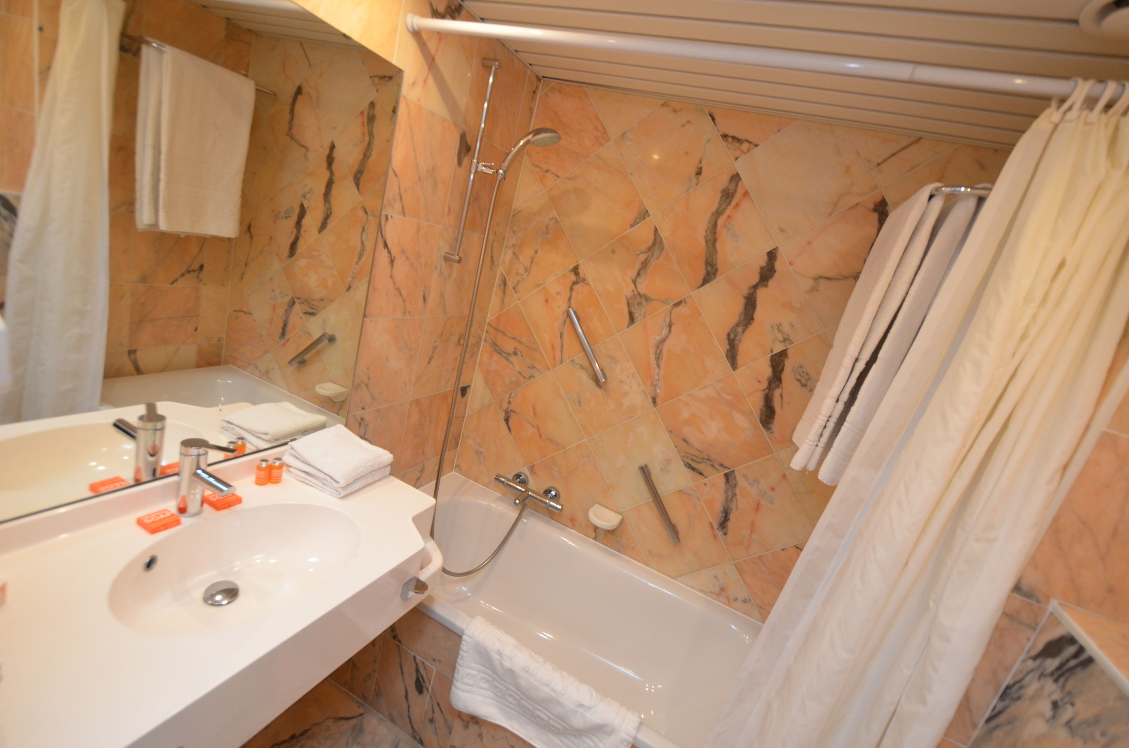 combined shower/bathtub, free toiletries, hair dryer, towels