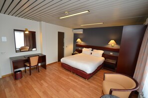 Business Double Room | In-room safe, desk, blackout curtains, soundproofing