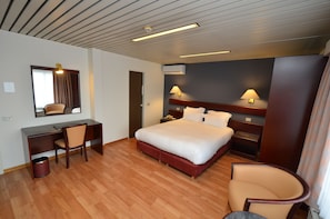 Business Double Room | In-room safe, desk, blackout curtains, soundproofing