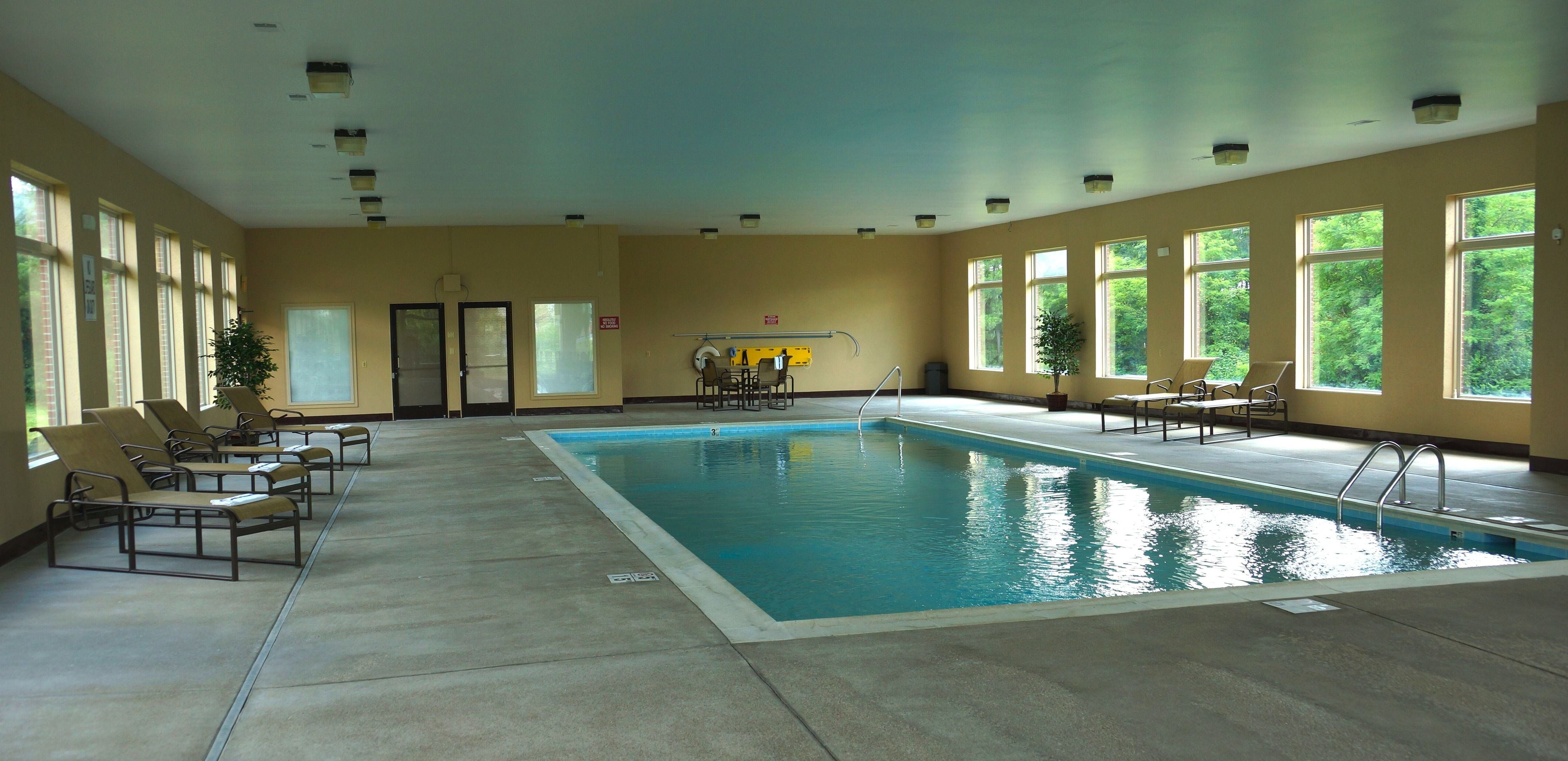 Una piscina cubierta