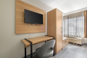 Habitación estándar, 1 cama King size, con acceso para personas discapacitadas | Escritorio, cortinas blackout, tabla de planchar con plancha y wifi 