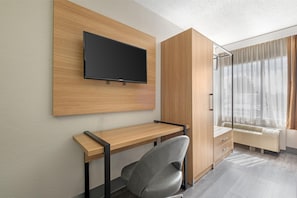 Habitación estándar, 1 cama King size, con acceso para personas discapacitadas | Escritorio, cortinas blackout, tabla de planchar con plancha y wifi