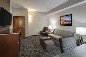 Premium bedding, desk, laptop workspace, blackout curtains - Drury Plaza Hotel Cincinnati Florence (Florence)