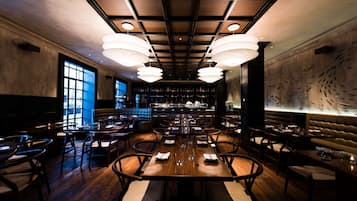 Desayuno continental (USD 22 por persona)