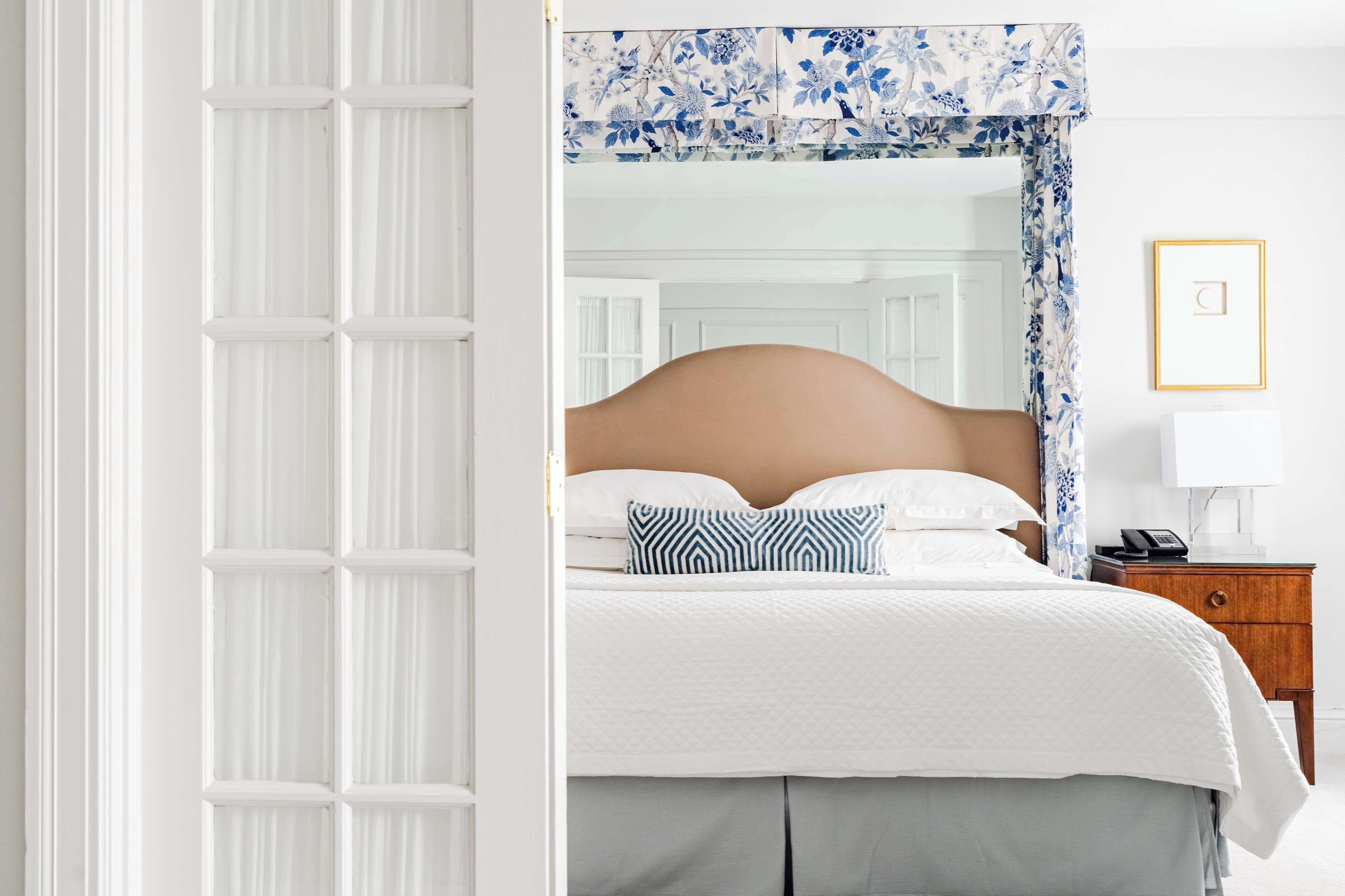 suite, 1 king bed with sofa bed (king or queen bed) | 1 bedroom, premium bedding, pillow-top beds, minibar