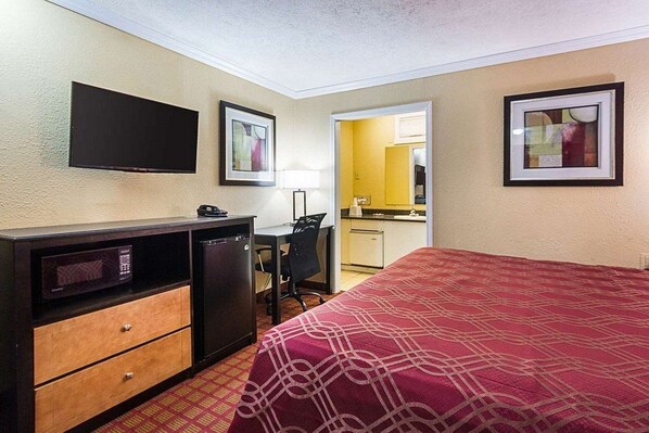 Iron/ironing board, free WiFi, bed sheets - Rodeway Inn West Dodge (Omaha)