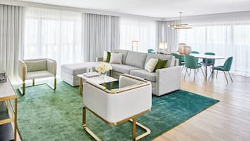 Down duvets, in-room safe, desk, laptop workspace