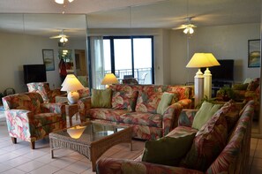 Standard Condo, 2 Bedrooms, Balcony, Ocean View | Living room | TV