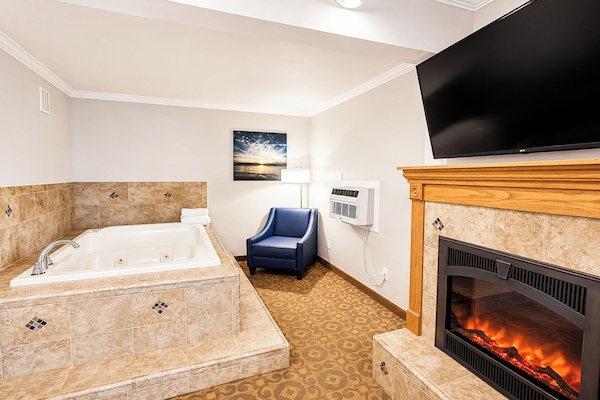Executive Suite, 1 King Bed, Non Smoking, Fireplace | Room amenity