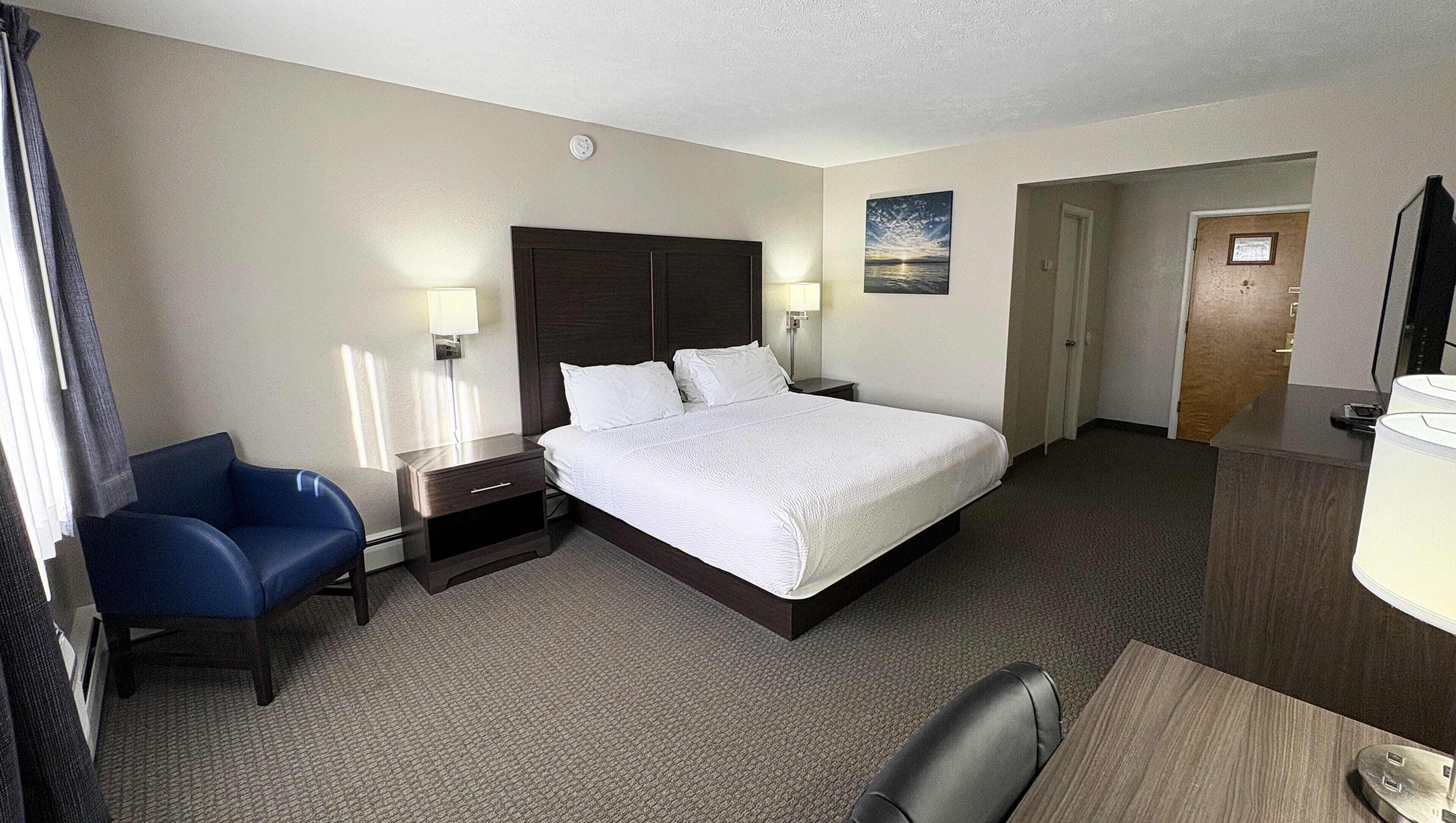 Room, 1 King Bed, Non Smoking, Refrigerator & Microwave | Desk, iron/ironing board, free WiFi, bed sheets