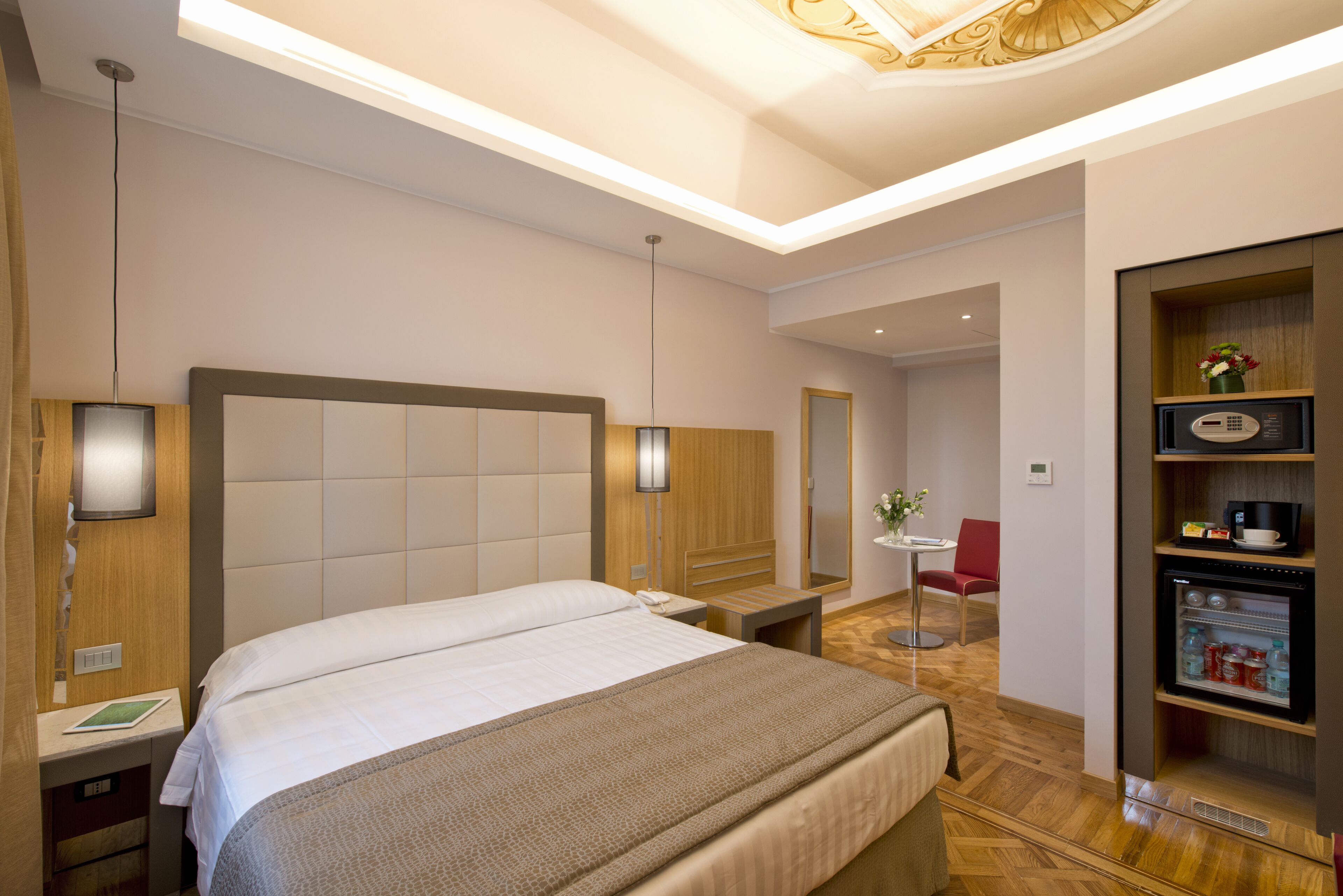 Premium bedding, Tempur-Pedic beds, minibar, in-room safe