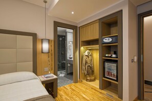 Standard Double or Twin Room | Premium bedding, Tempur-Pedic beds, minibar, in-room safe - Hotel Giolli Nazionale (Rome)