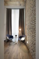 Annex Building Triple Room | Prémium ágynemű, Tempur-Pedic-matrac, minibár és széf a szobában
