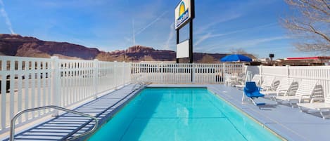 Piscine extérieure (ouverte en saison)