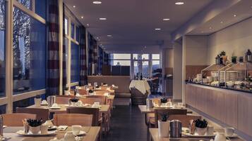 Desayuno buffet diario (EUR 18 por persona)